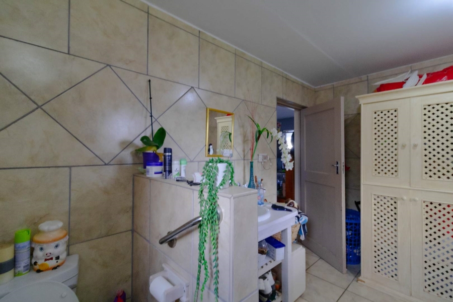 6 Bedroom Property for Sale in Sandbaai Western Cape
